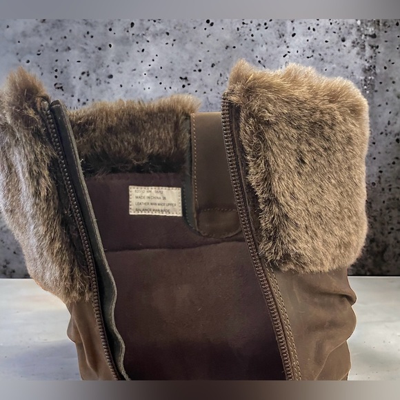 Clarks Boots - Picture 2 of 9